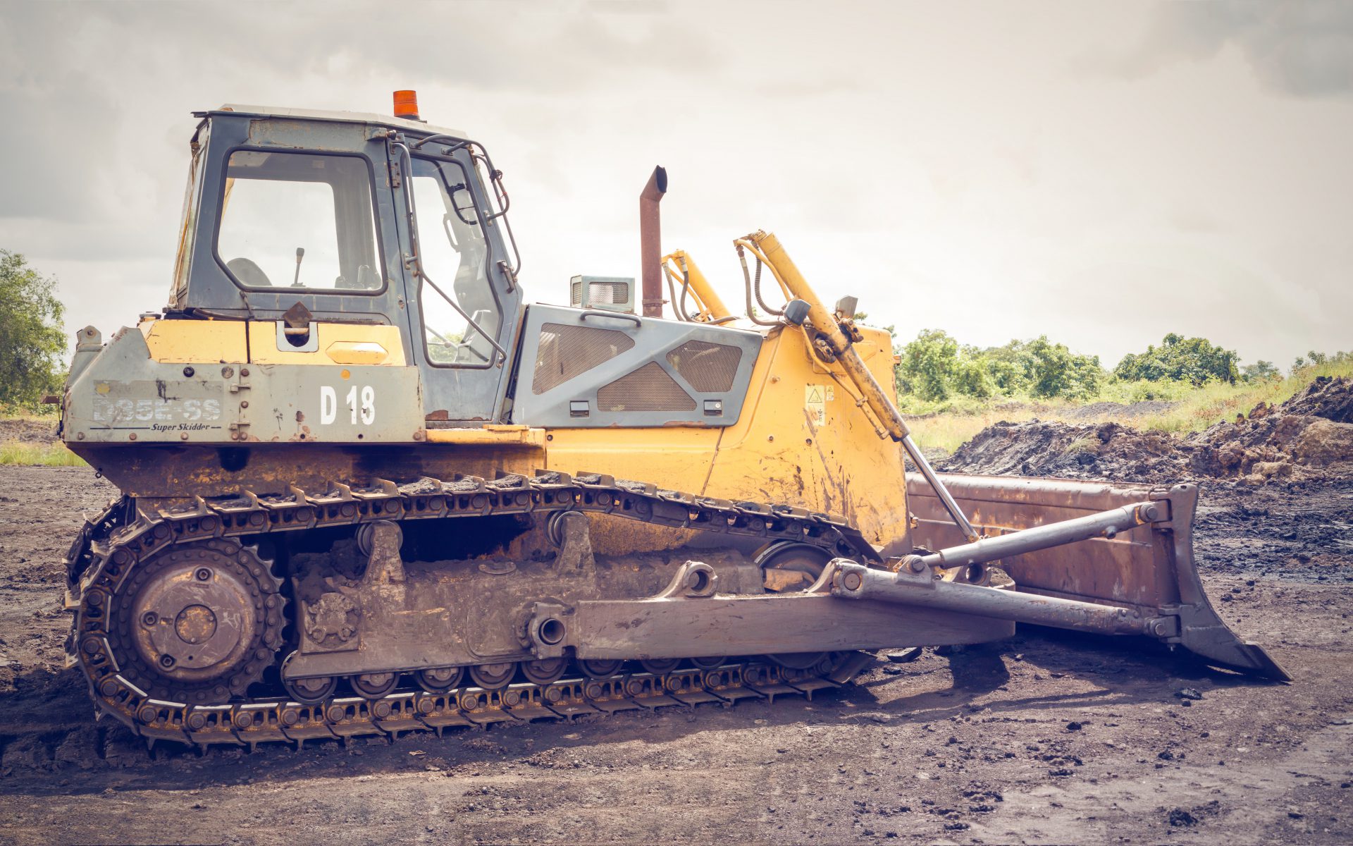 brown-coal-bulldozer-caterpillar-1009926